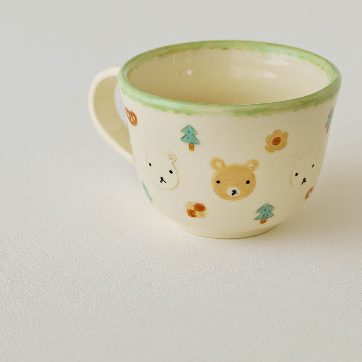 マグカップ　くまとクッキー（透明釉）｜大田亜樹
