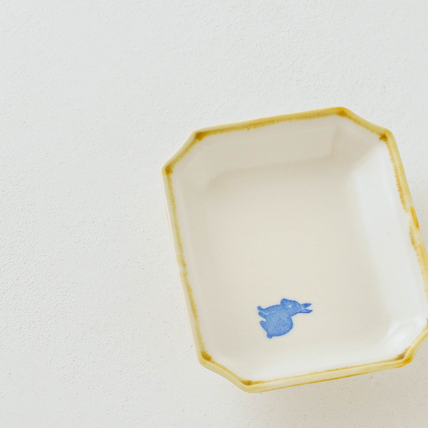 隅切角小皿　うさぎ｜原村俊之