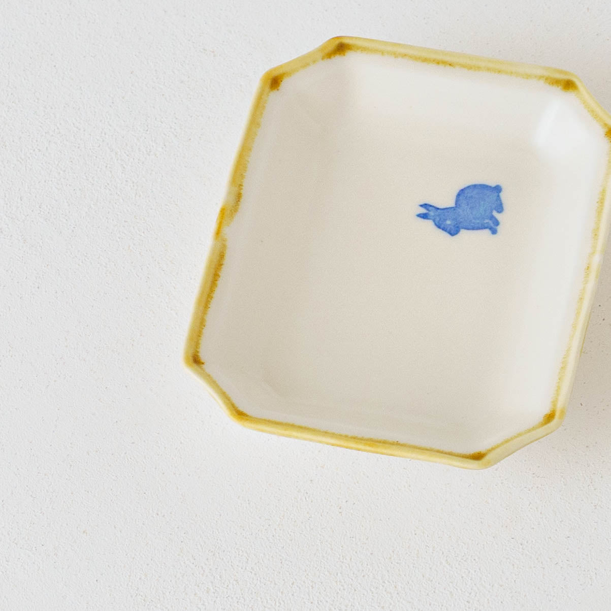 隅切角小皿　うさぎ｜原村俊之