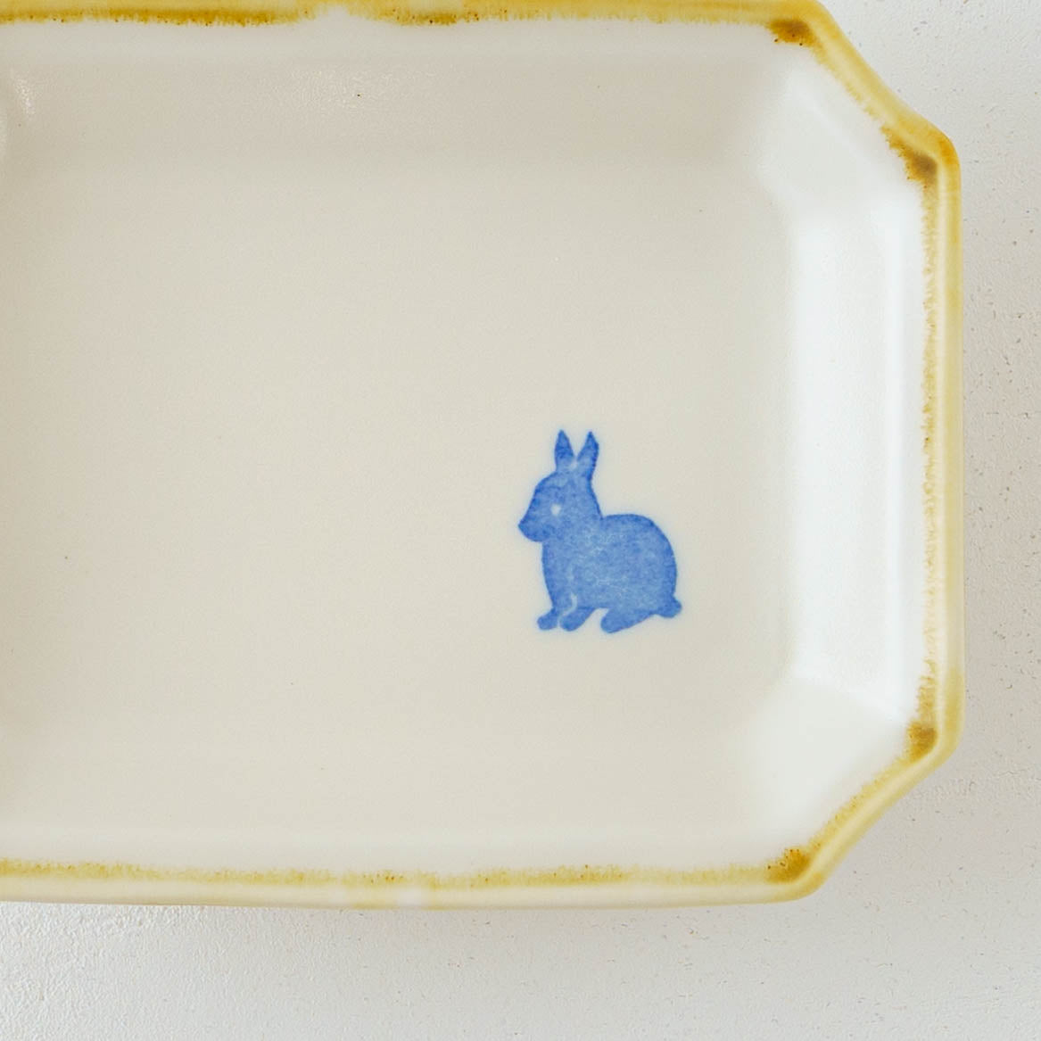 隅切角小皿　うさぎ｜原村俊之