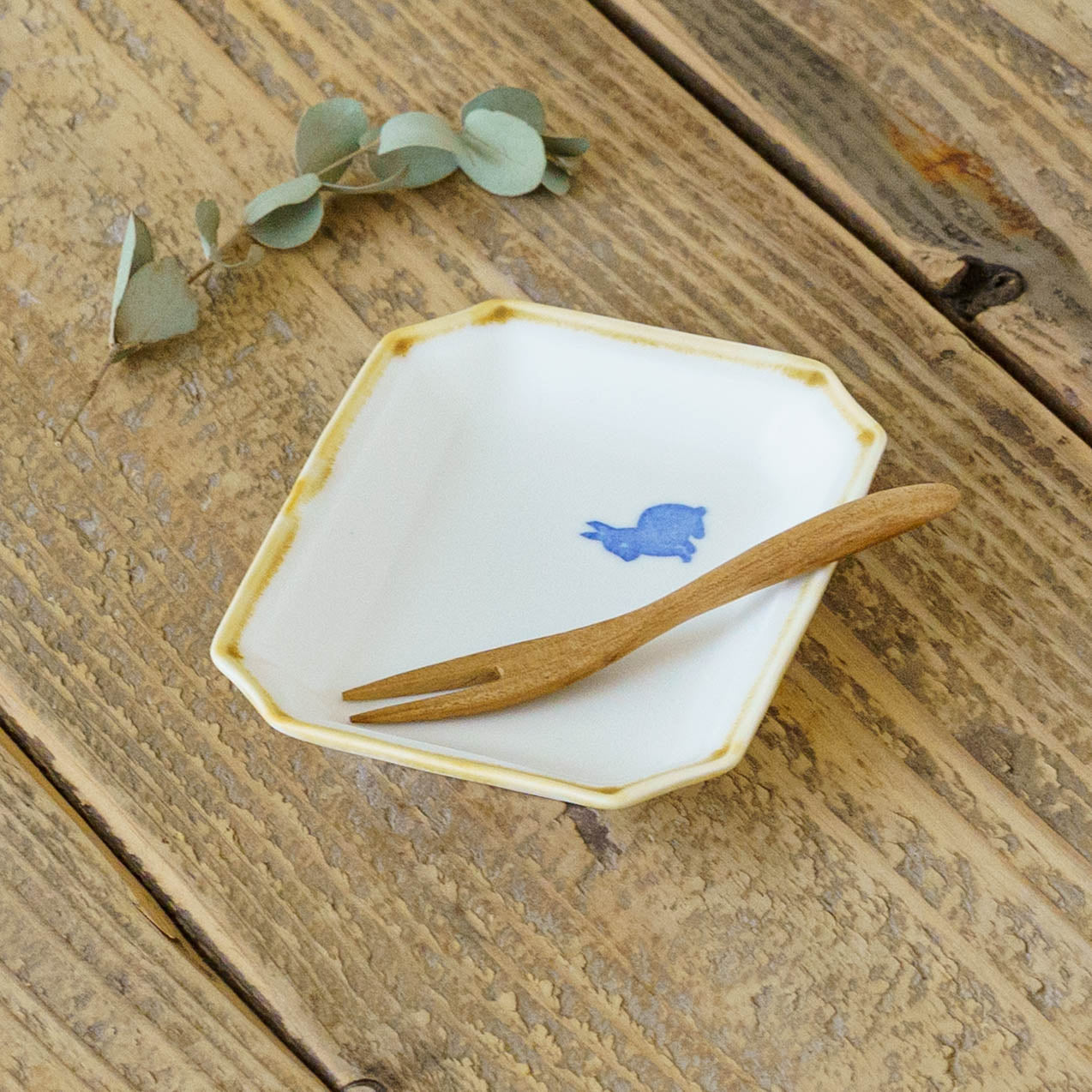 隅切角小皿　うさぎ｜原村俊之