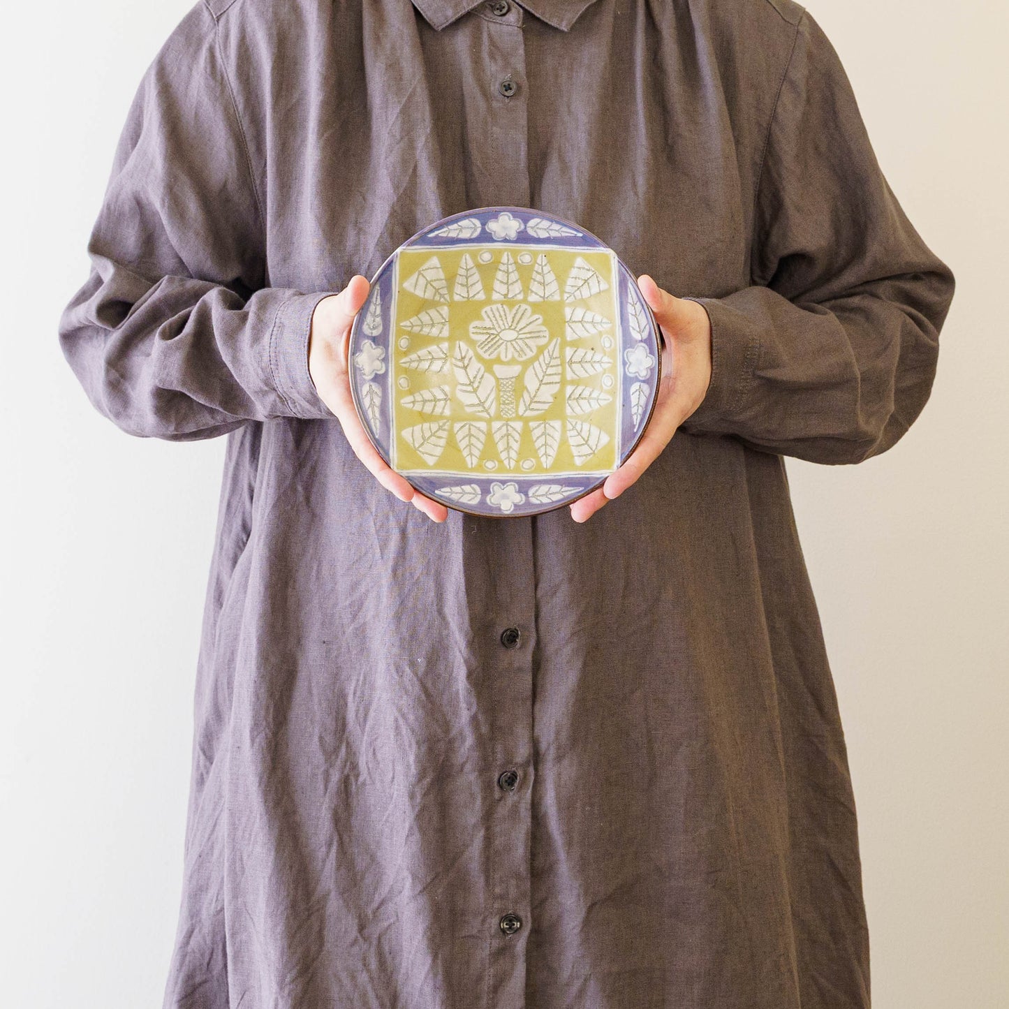5.5寸縁付皿　紫黄花｜皐月窯