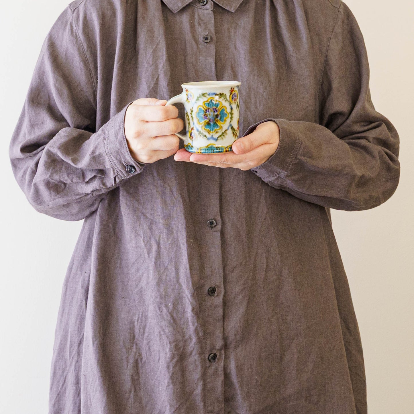 マグカップW　色花実唐草｜皐月窯