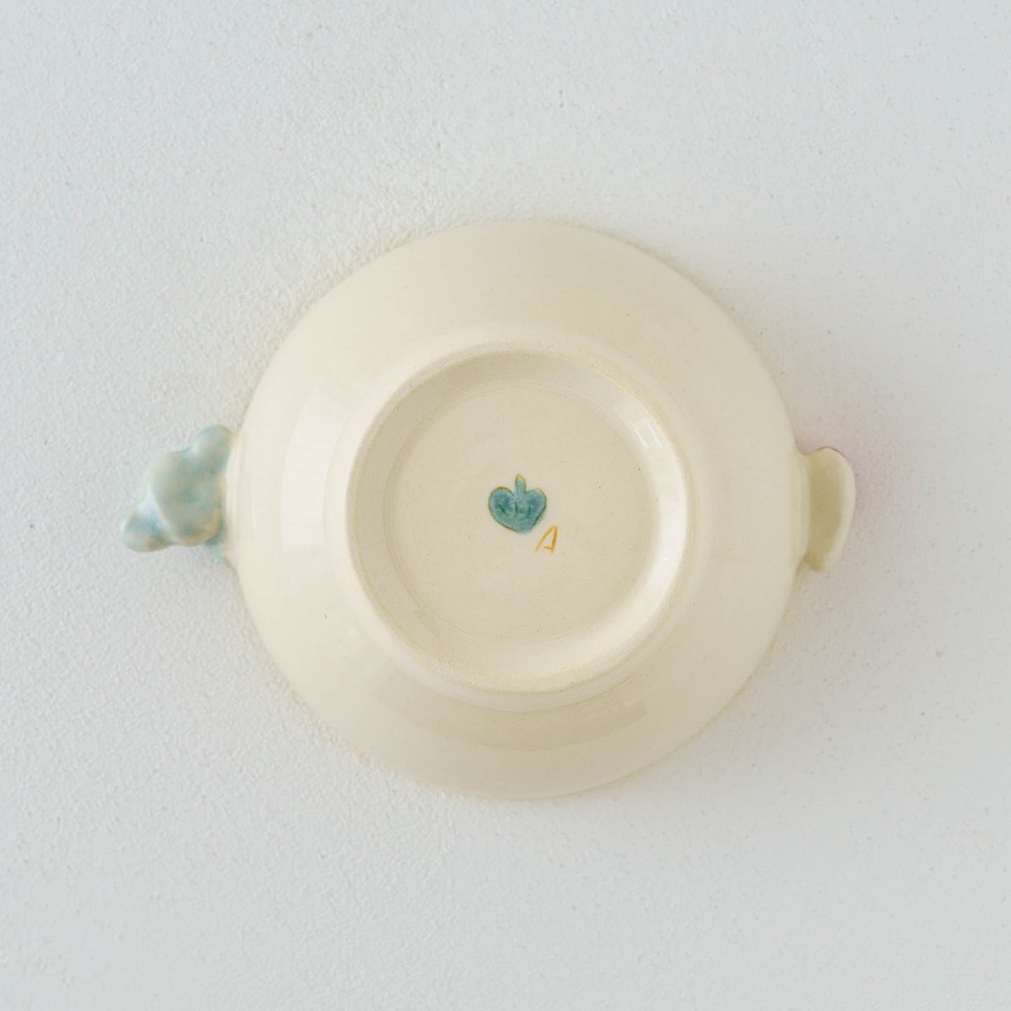 Small Bowl with Handles elephant | Aki Ota