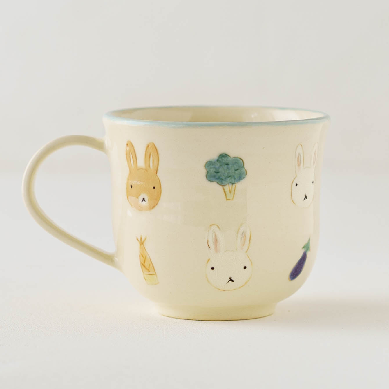 Mug rabbit and vegetable | Aki Ota