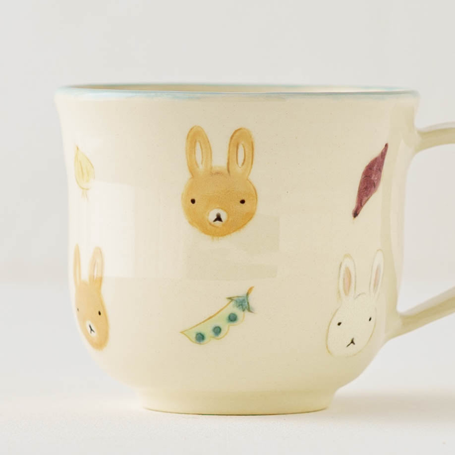 Mug rabbit and vegetable | Aki Ota