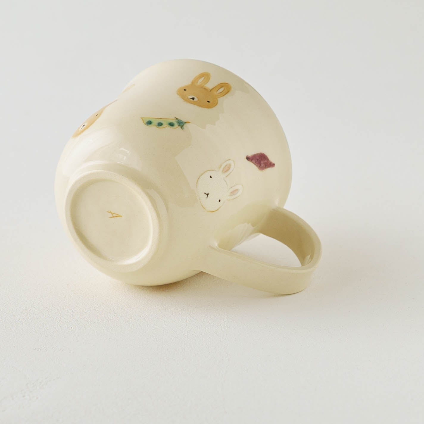 Mug rabbit and vegetable | Aki Ota