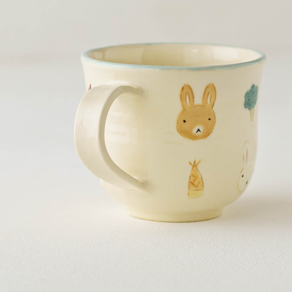 Mug rabbit and vegetable | Aki Ota