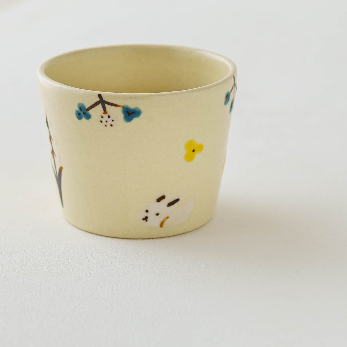 Cup rabbit | Aki Ota