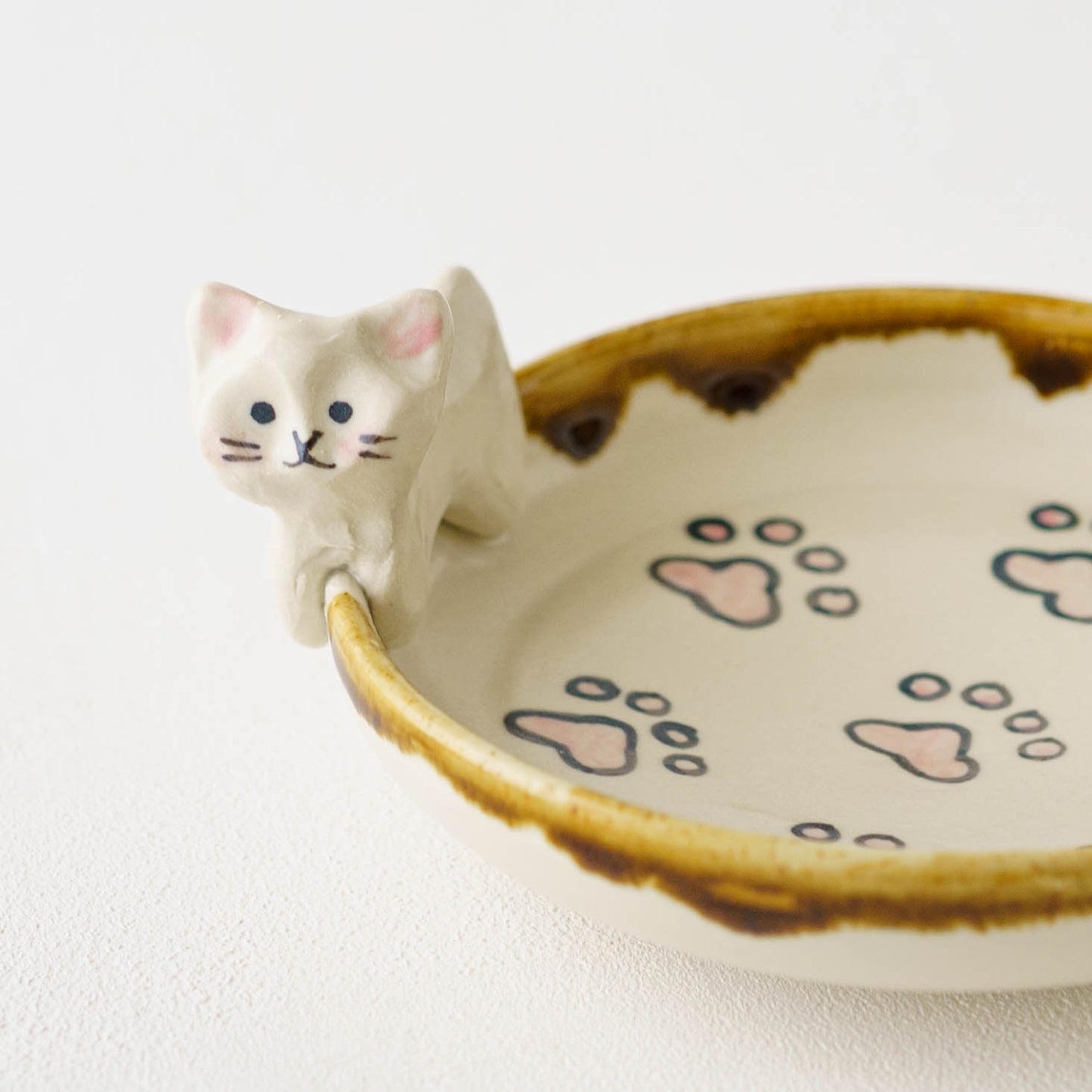 Cat x paw Round Plate | Kei Kajita