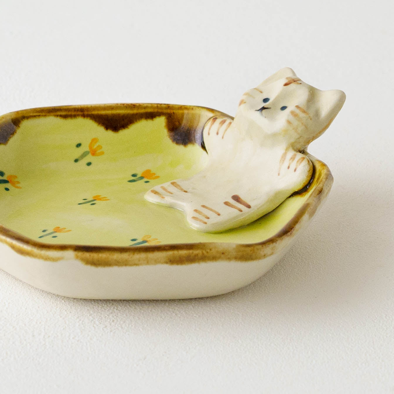 ねこ x お花　六角小皿｜梶田慶