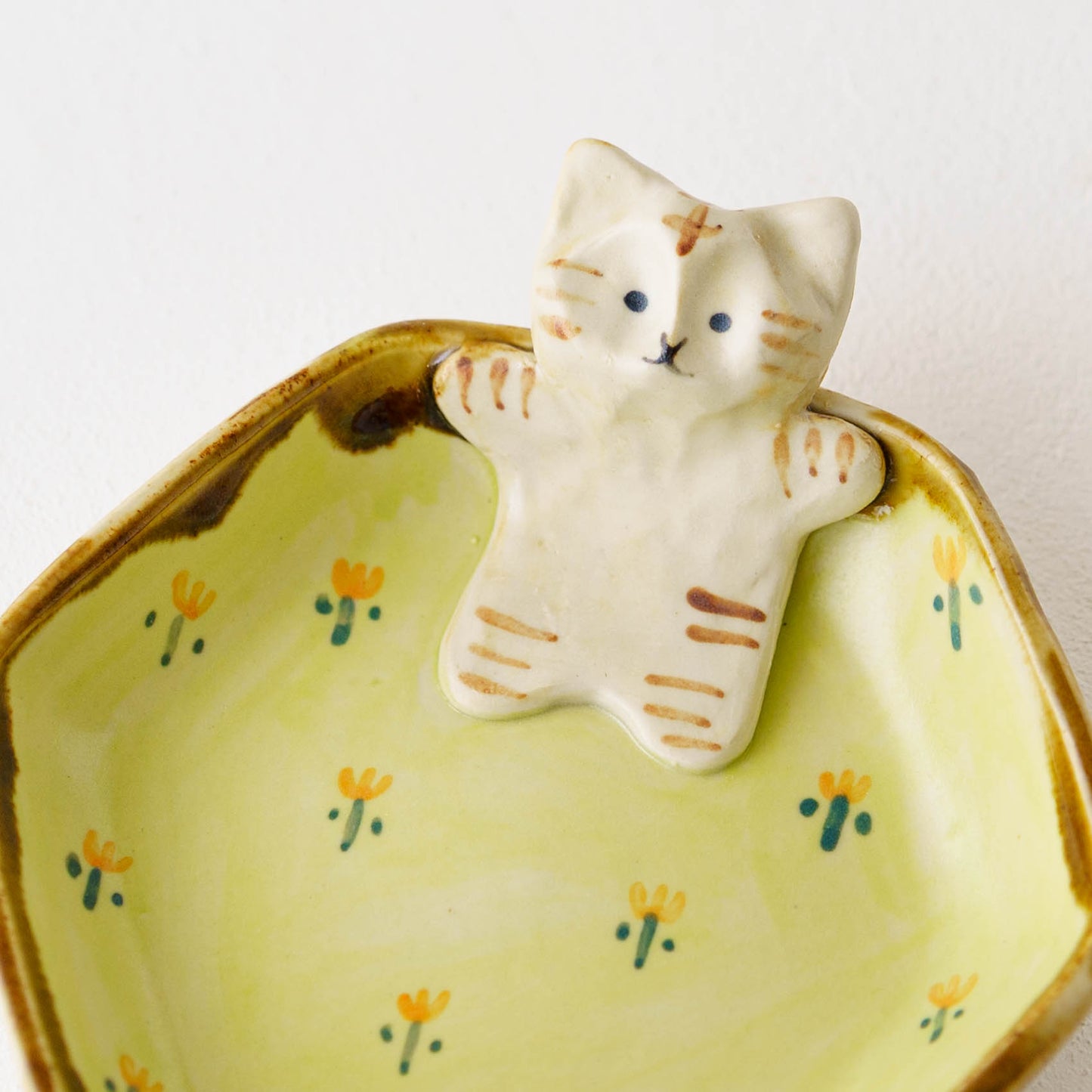 ねこ x お花　六角小皿｜梶田慶