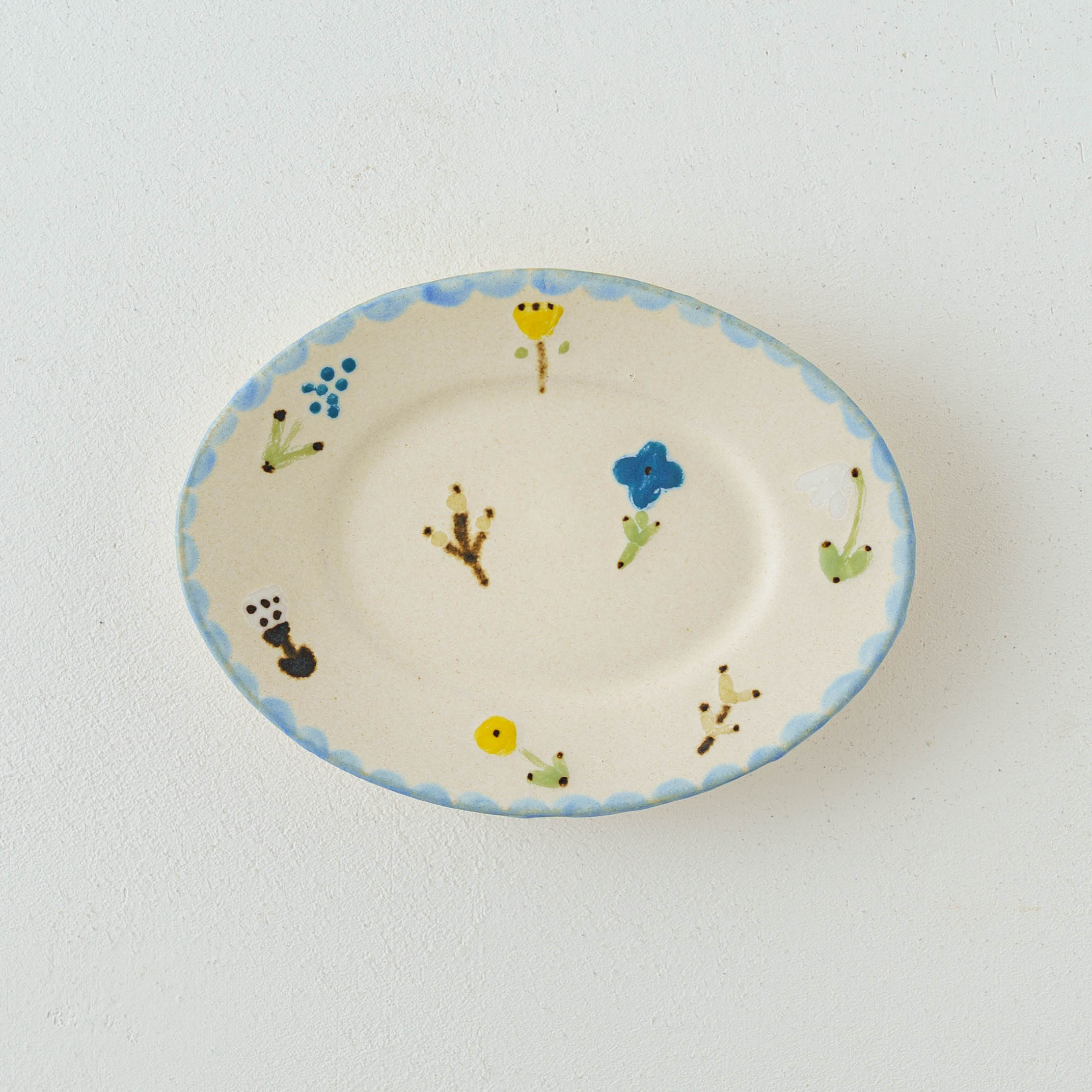 陶芸作家 大田亜樹 豆皿 花柄 白マット釉｜鎌倉 作家もののうつわ通販