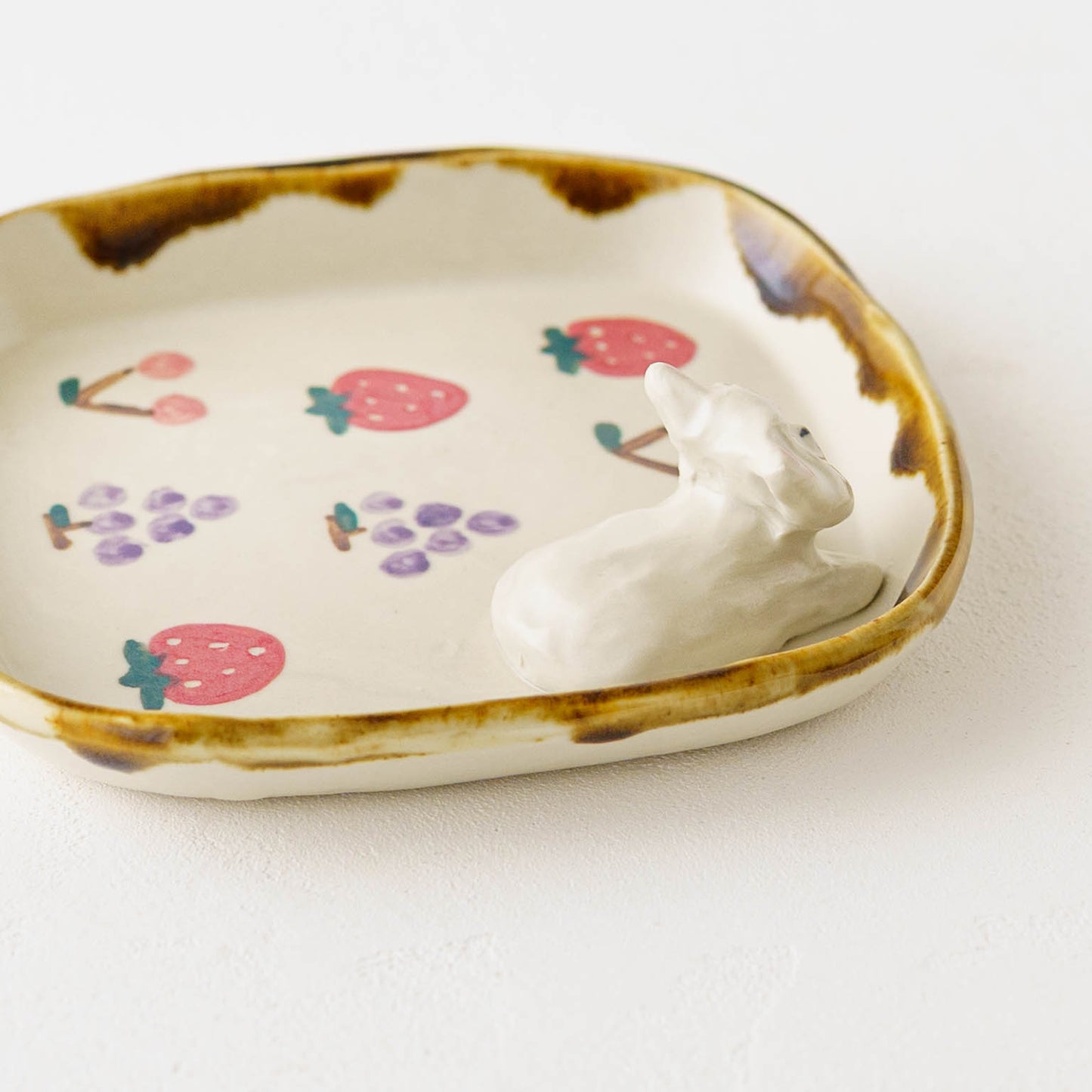 ねこ x くだもの　四角皿｜梶田慶