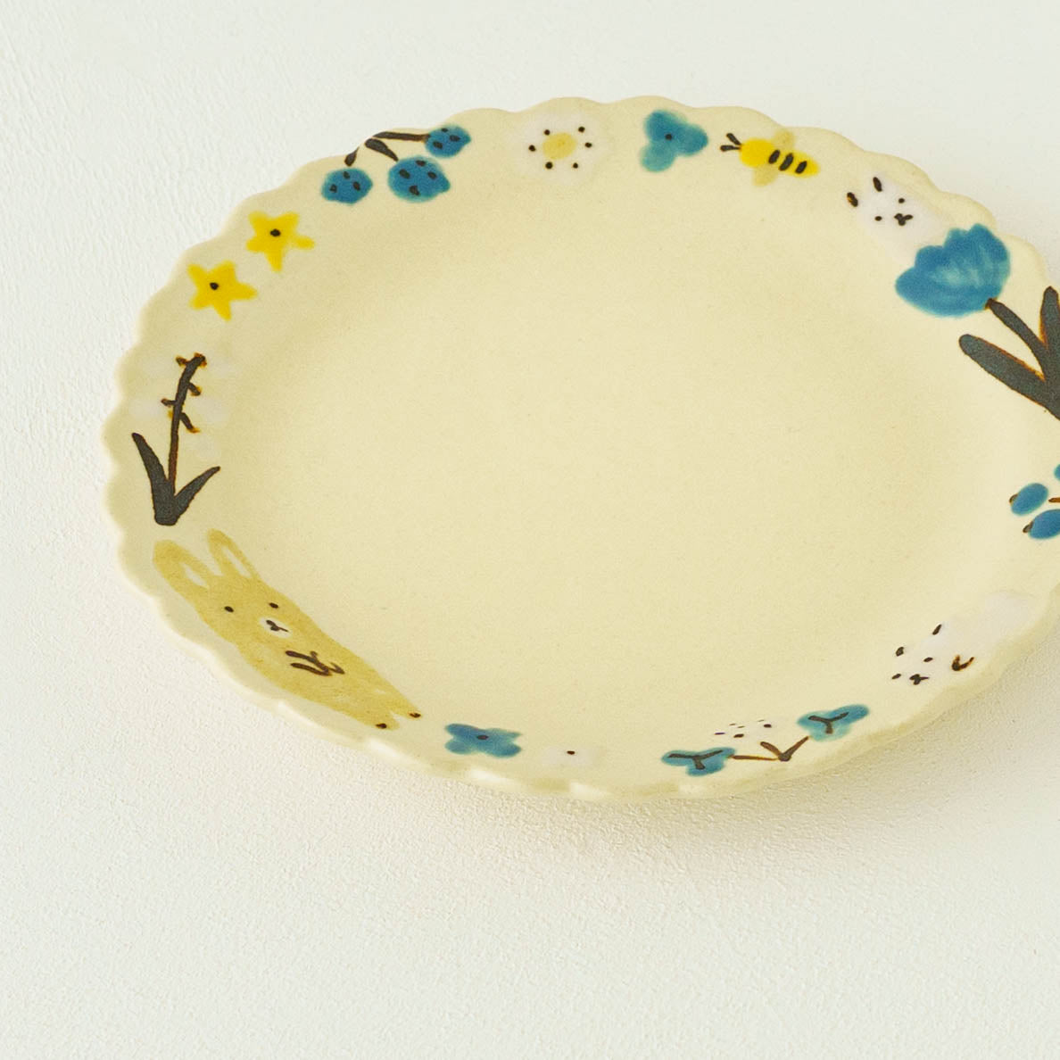 Cake Plate rabbit | Aki Ota