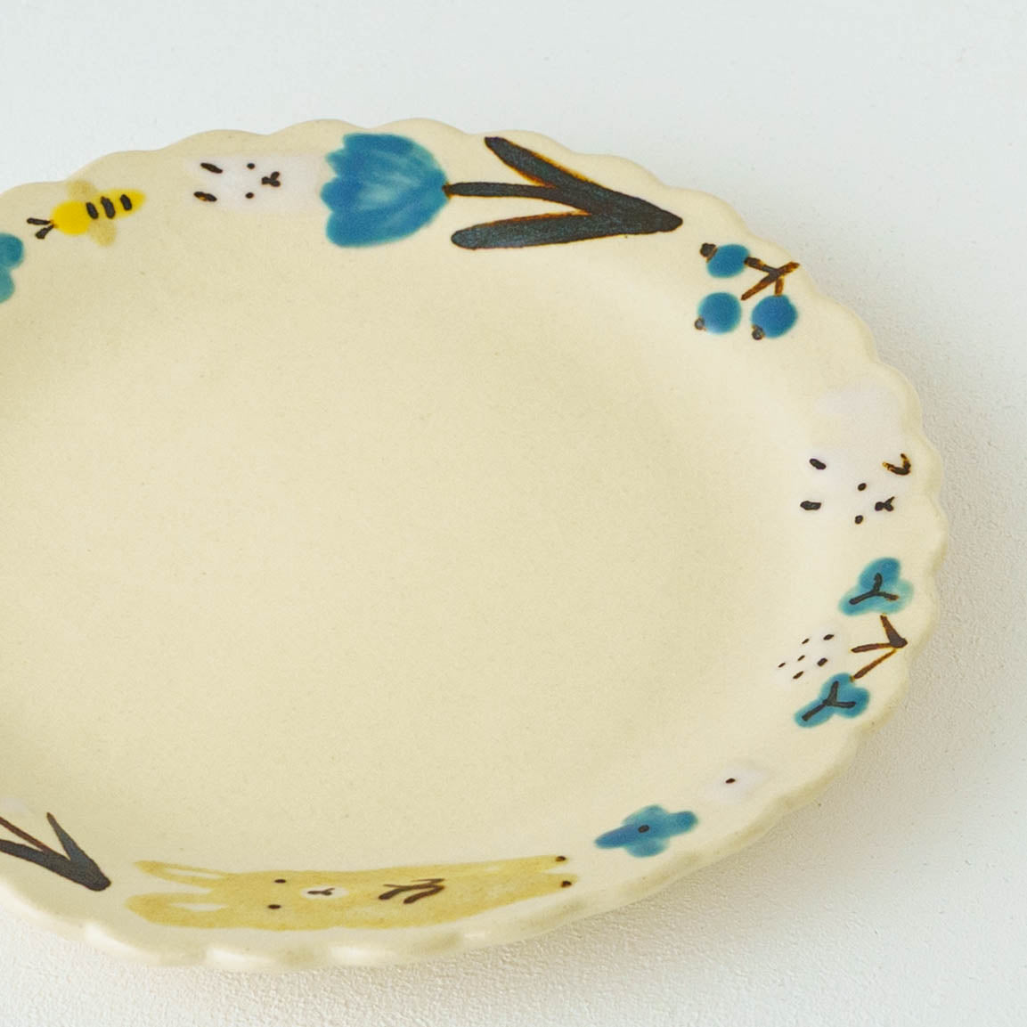 Cake Plate rabbit | Aki Ota