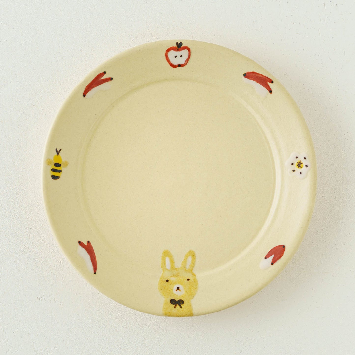 Rimmed round plate rabbitt |  Aki Ota