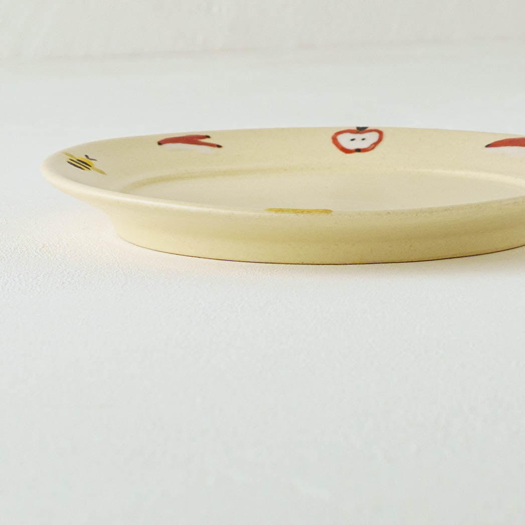 Rimmed round plate rabbitt |  Aki Ota