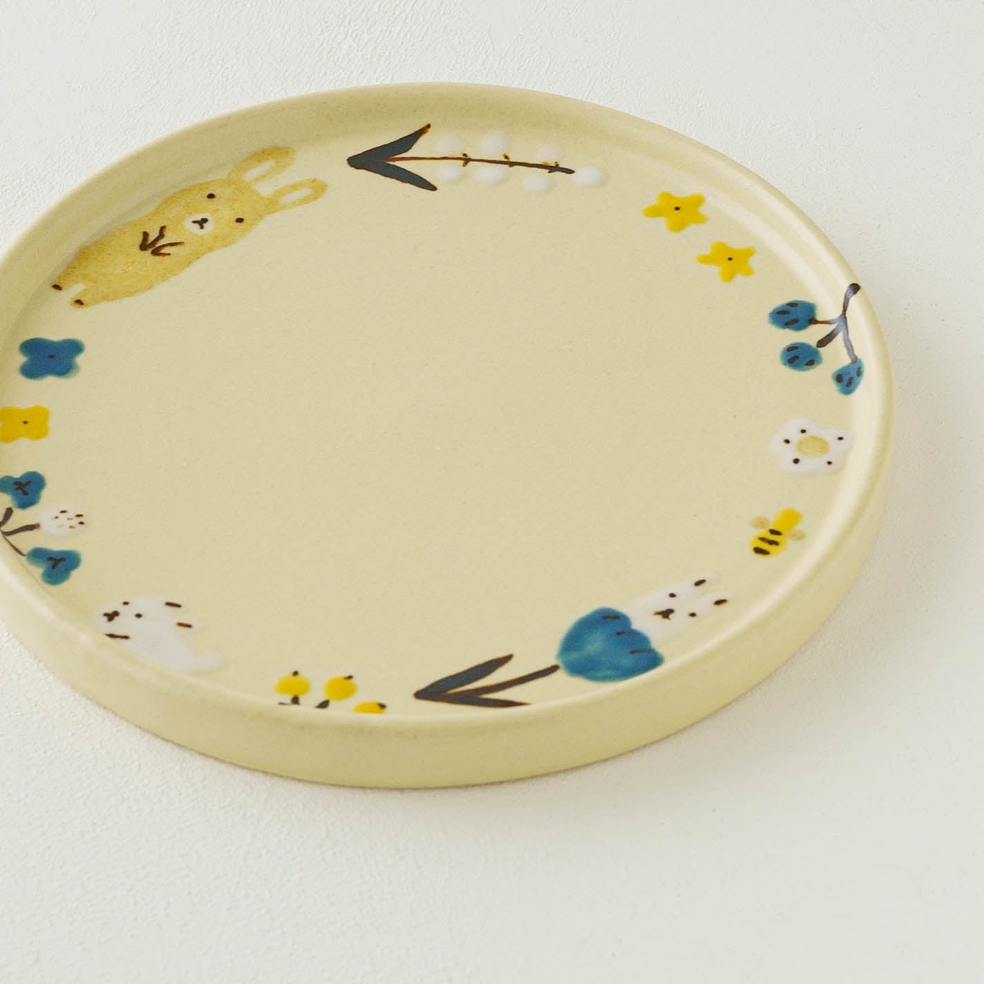 Round Plate rabbit | Aki Ota
