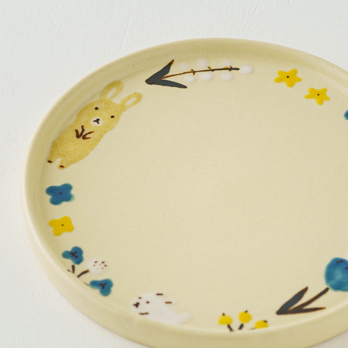 Round Plate rabbit | Aki Ota