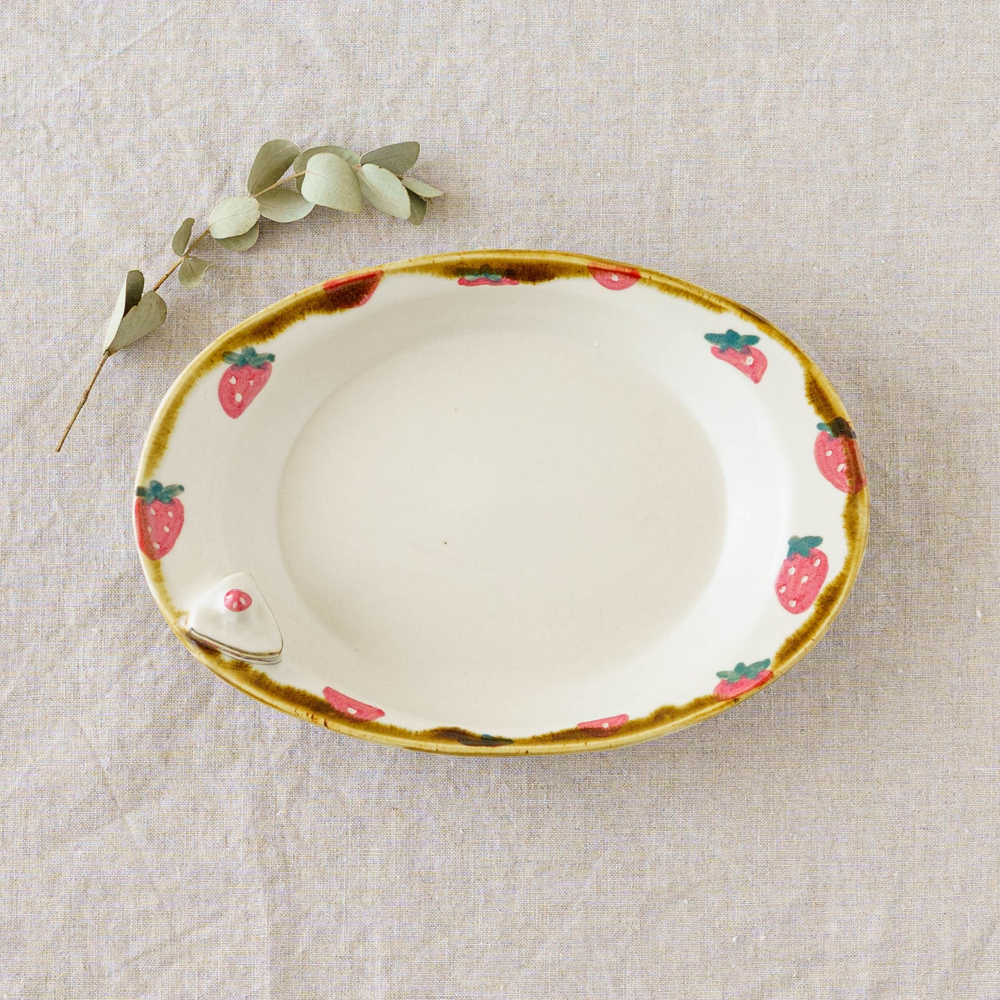 Strawberry oval plate｜Kei Kajita