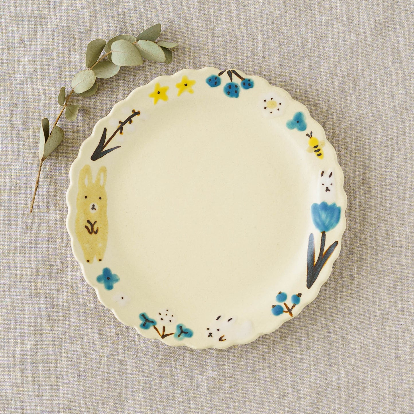 Cake Plate rabbit | Aki Ota