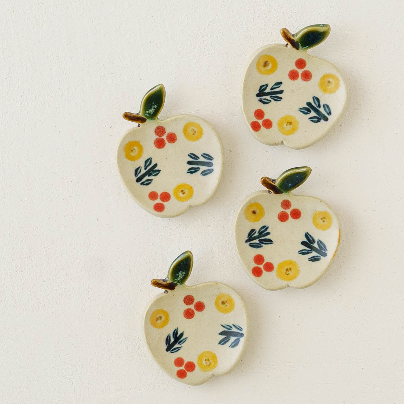 リバティ　りんご箸置き｜石川久美子