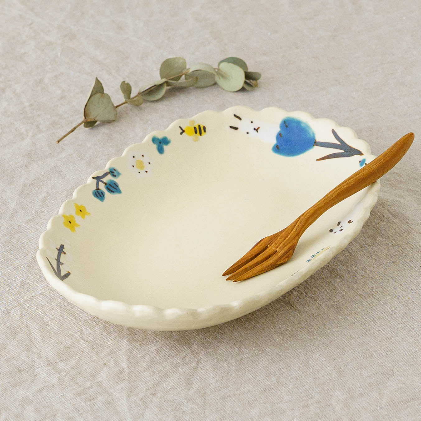 Oval Plate rabbit | Aki Ota