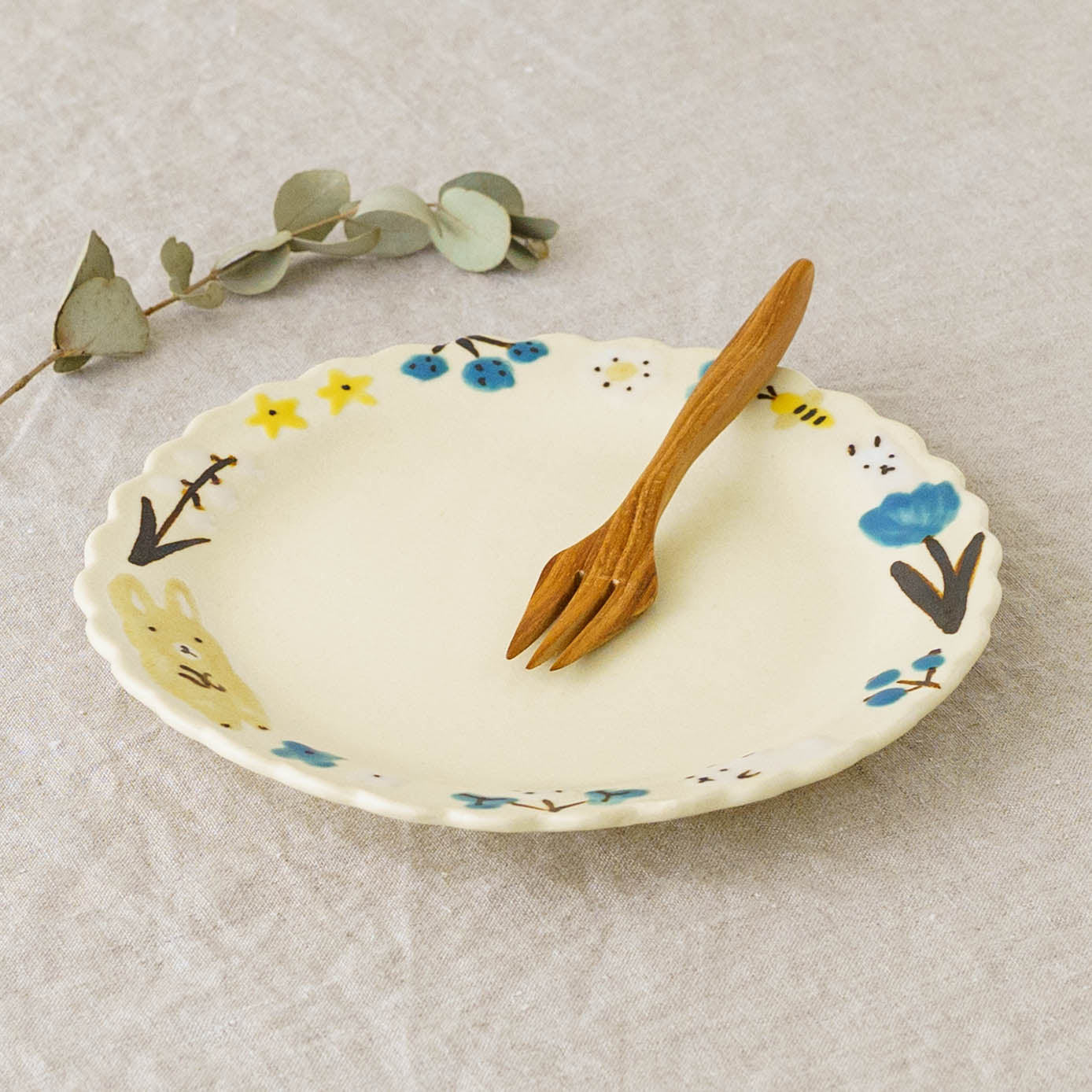 Cake Plate rabbit | Aki Ota