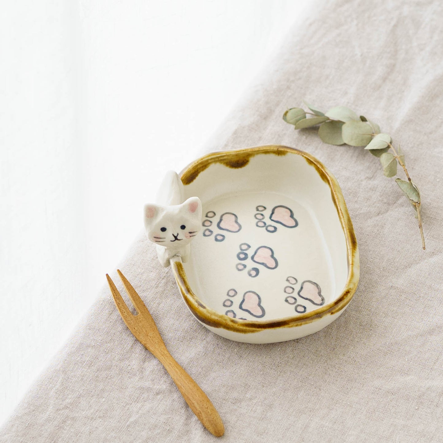 ねこ x にくきゅう　四角小皿｜梶田慶