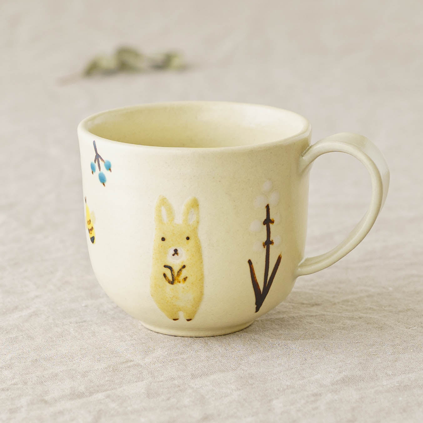 マグカップ　うさぎ　ベージュ釉｜大田亜樹