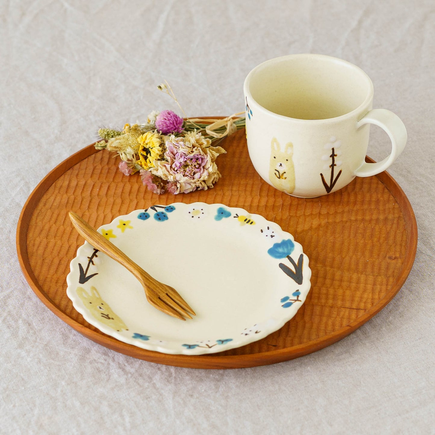 Cake Plate rabbit | Aki Ota