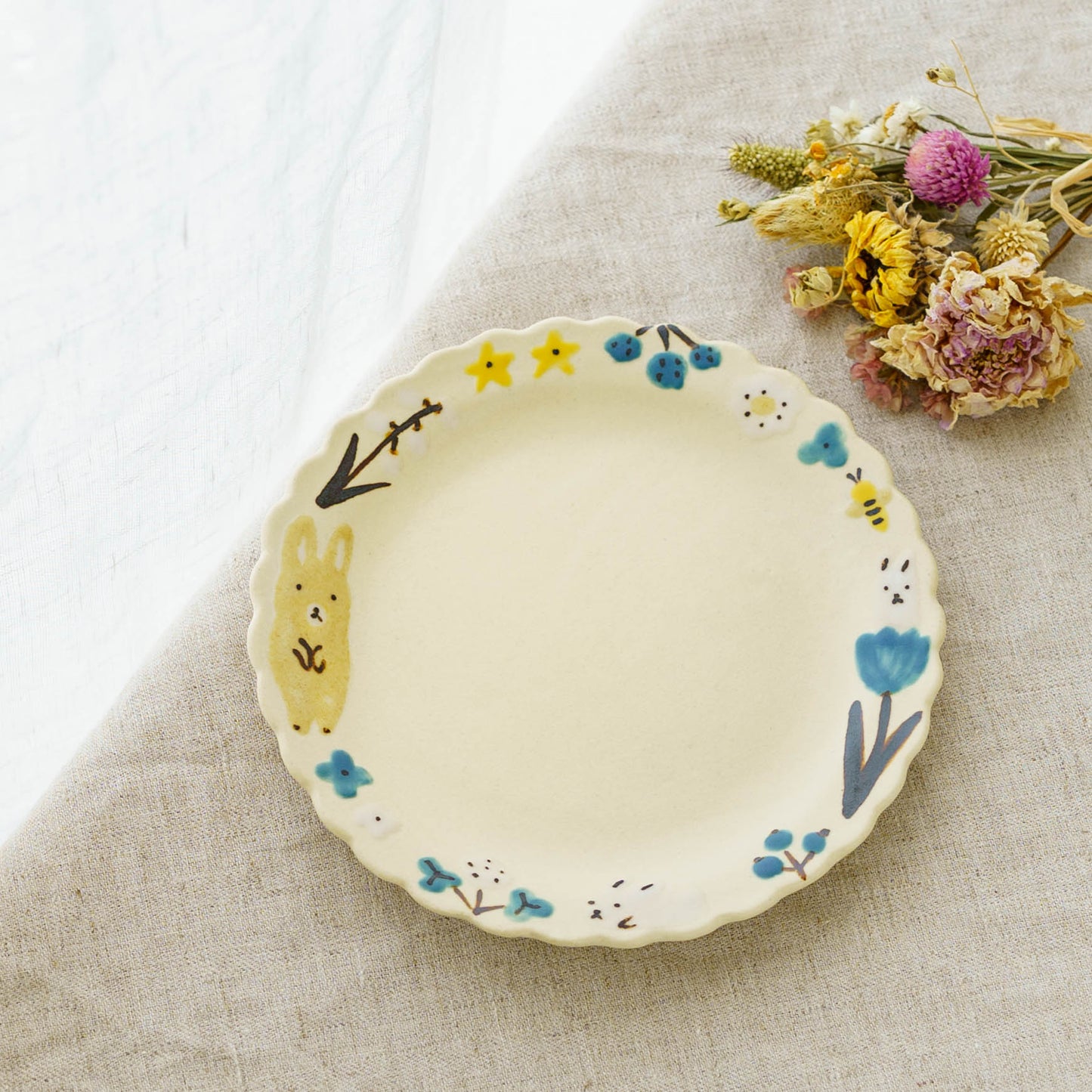 Cake Plate rabbit | Aki Ota