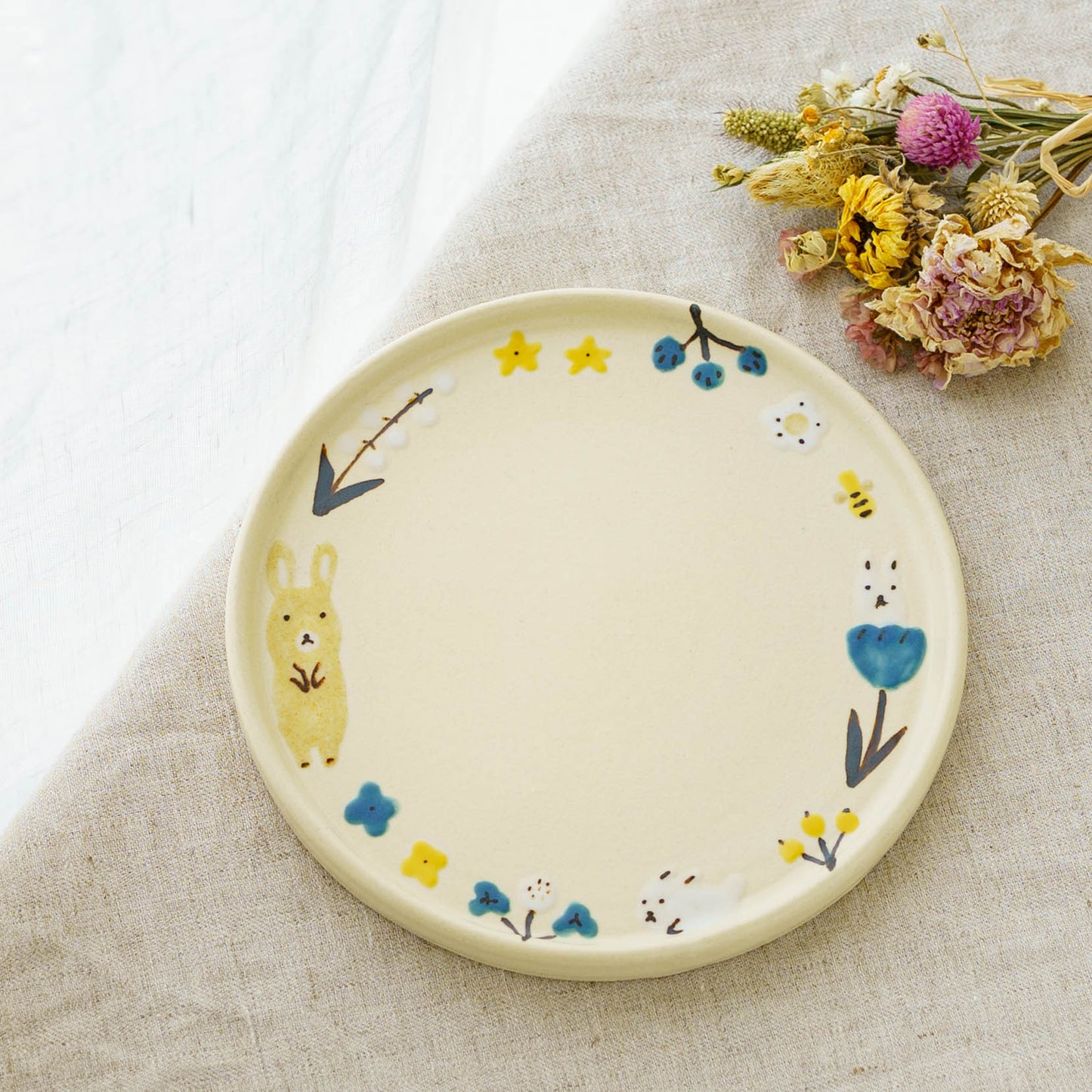 Round Plate rabbit | Aki Ota