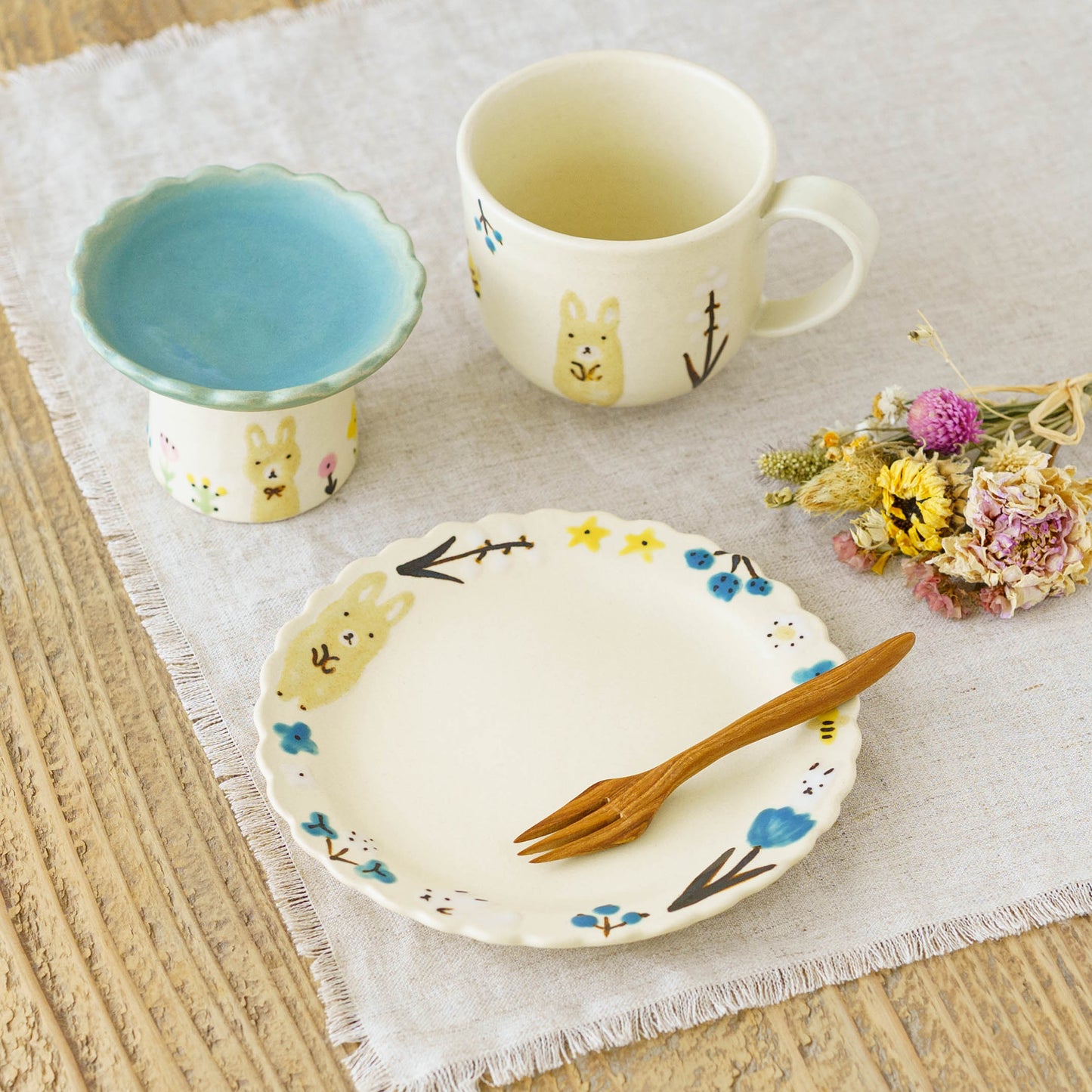 Cake Plate rabbit | Aki Ota