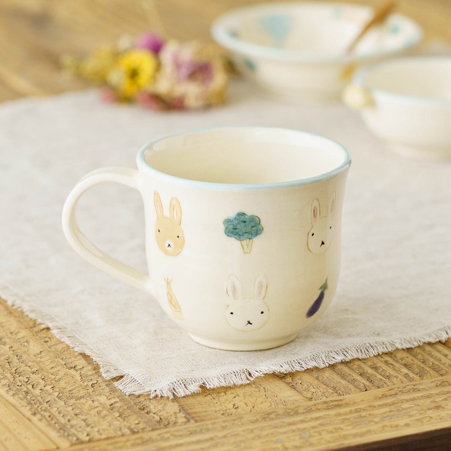 Mug rabbit and vegetable | Aki Ota