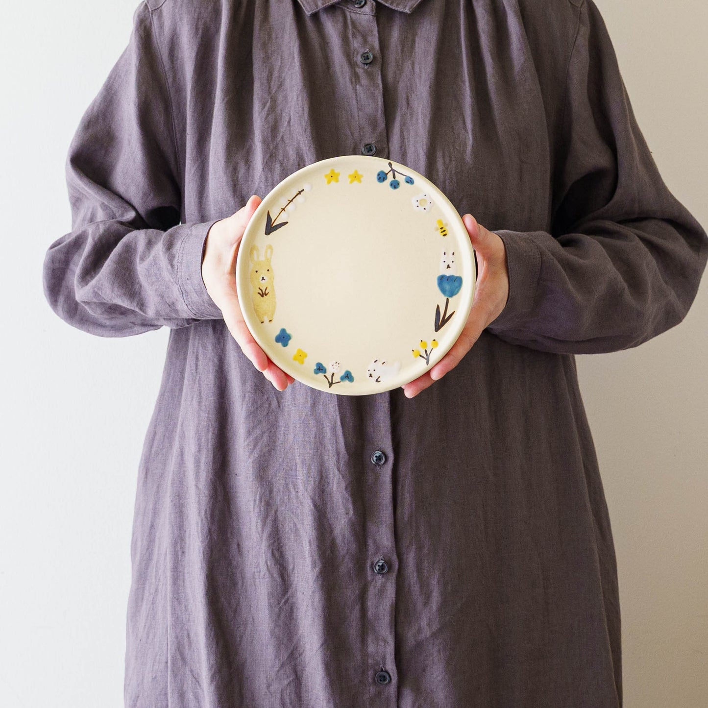 Round Plate rabbit | Aki Ota