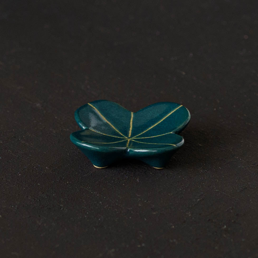陶芸作家 辻本路 箸置き クローバー｜和食器通販 四季折折 – 四季折折