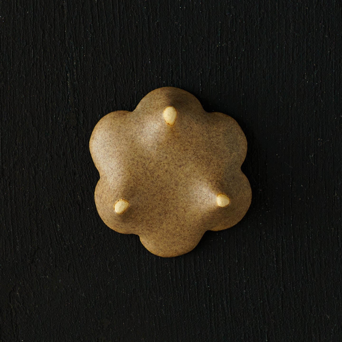 花箸置き　ベージュ｜辻本路