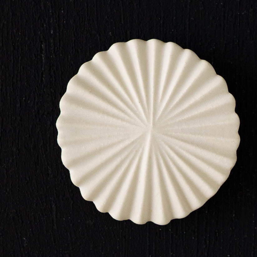 陶芸作家 辻本路 花箸置き ダリア ホワイト｜和食器通販 四季折折