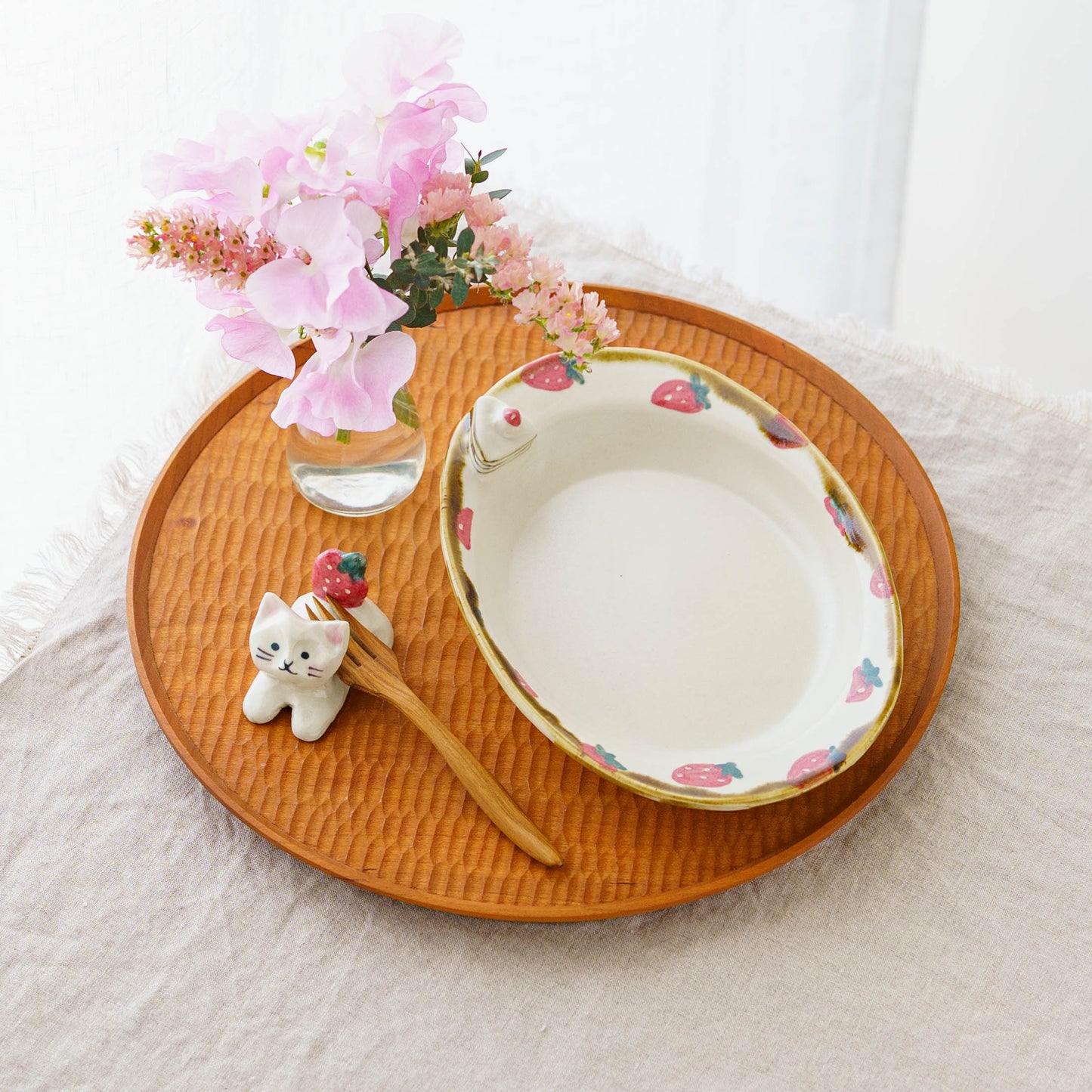 Strawberry oval plate｜Kei Kajita