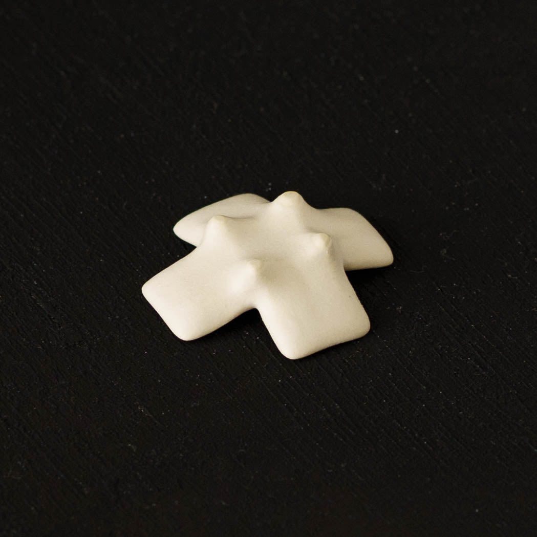 箸置き　クロス　ホワイト｜辻本路