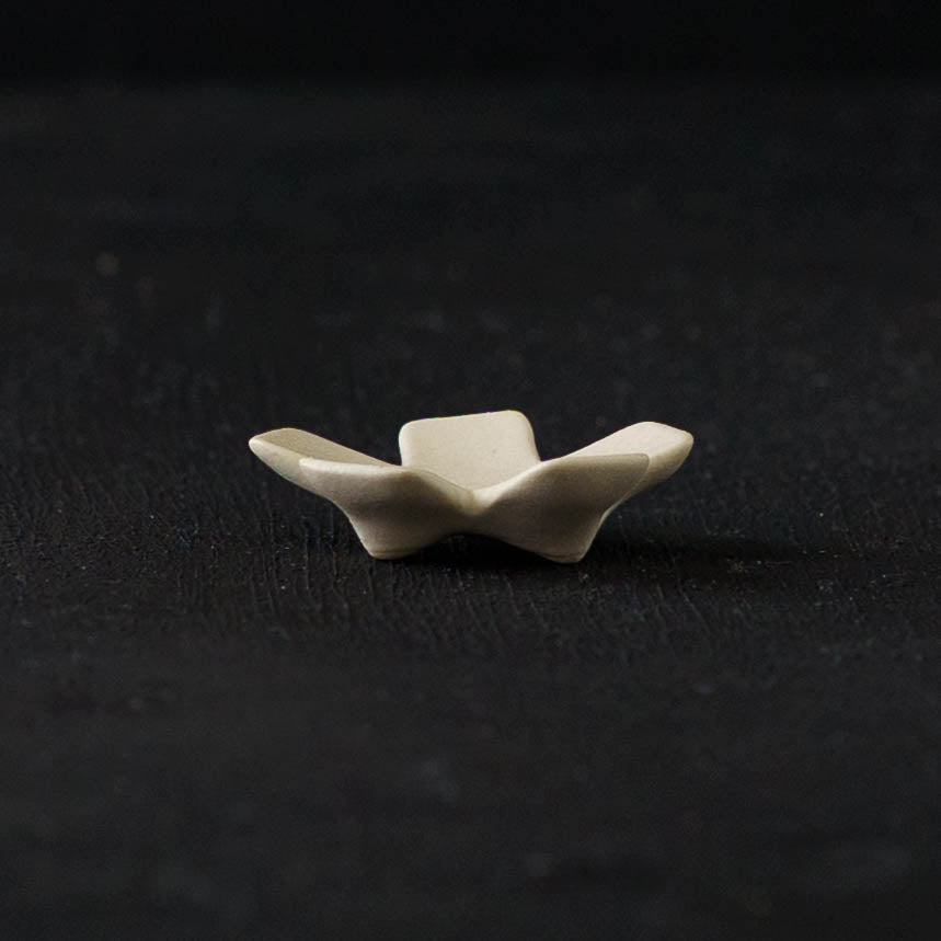 Flower chopstick rest Tulip white｜Michi Tsujimoto