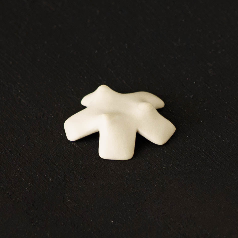 Flower chopstick rest Tulip white｜Michi Tsujimoto