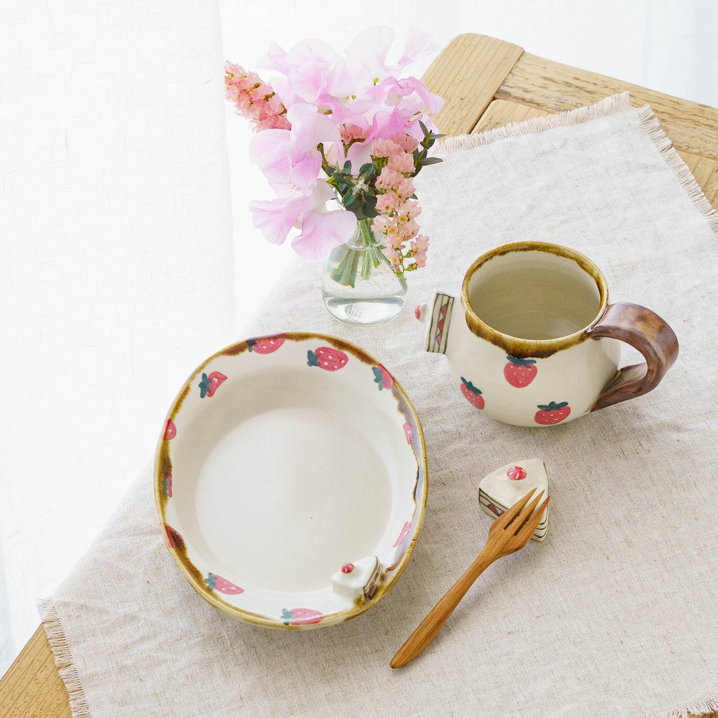 Strawberry cake chopstick rest｜Kei Kajita
