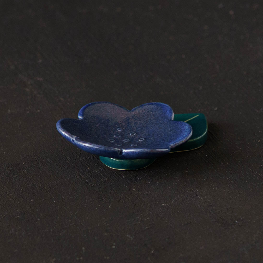 花小皿　ブルー　葉っぱ1枚｜辻本路