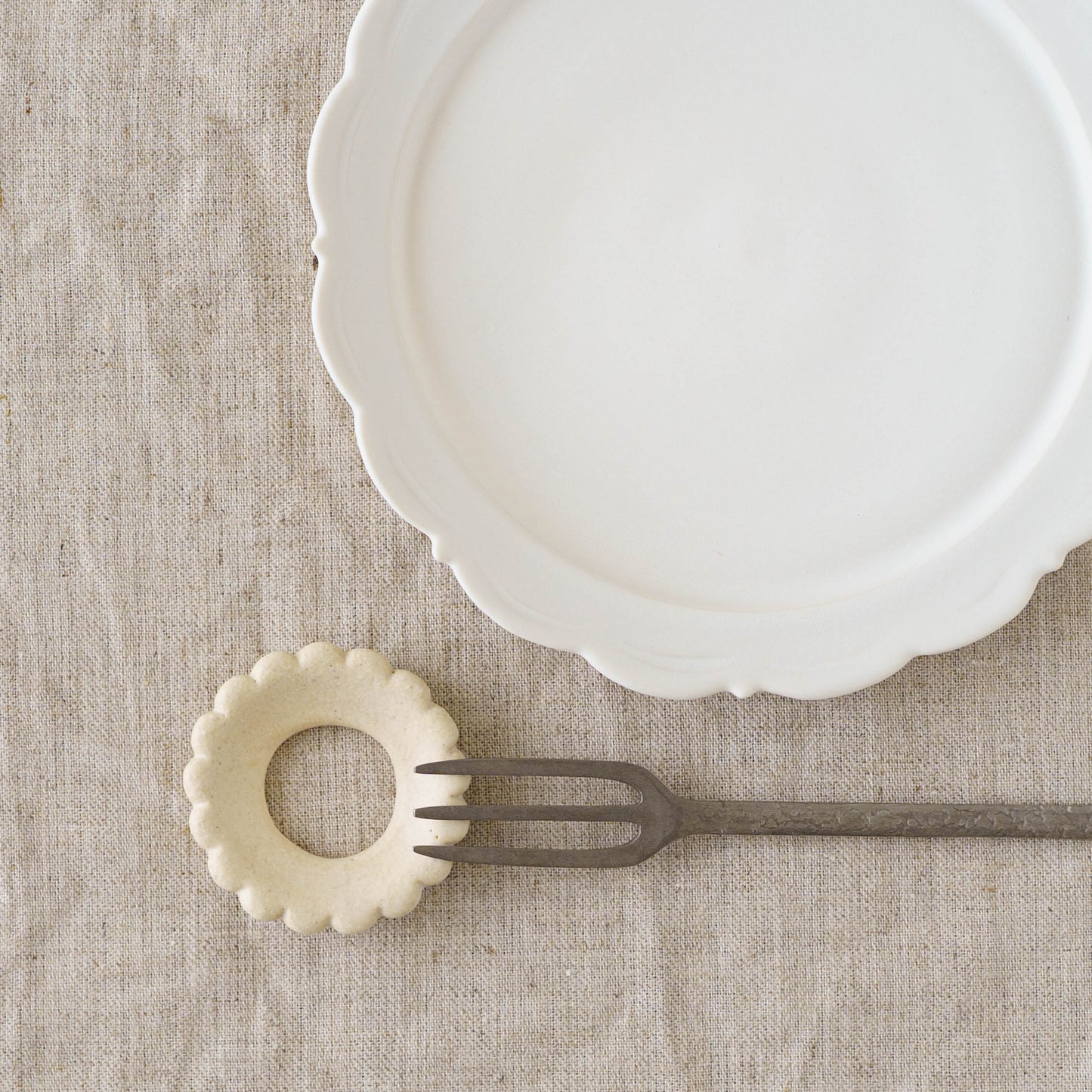 花箸置き　花輪　ホワイト｜辻本路