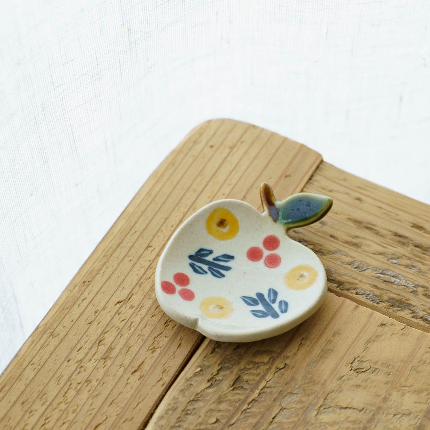 リバティ　りんご箸置き｜石川久美子