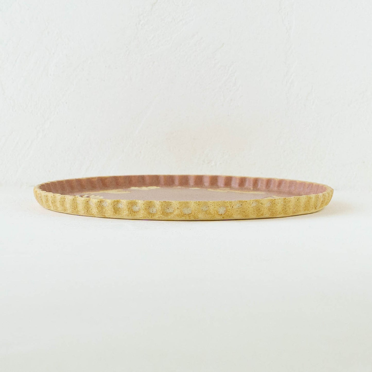 なみなみプレート 195mm　シロクマ　コーラルピンク｜苔色工房
