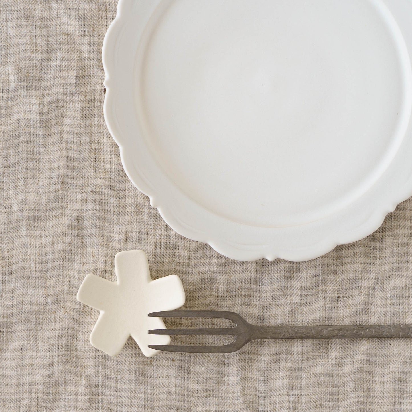 Flower chopstick rest Tulip white｜Michi Tsujimoto